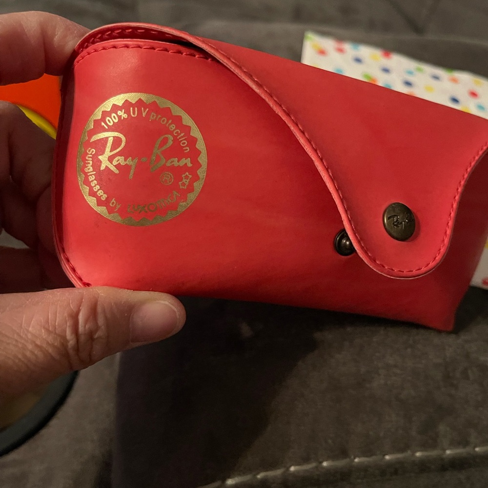 Ray-Ban Red Case - Picture 3 of 5